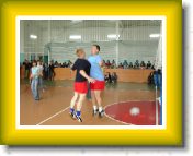 DSC00303 * Dzie Dziecka na sportowo. Ta lekko w wyraaniu radoci z przegranej piki... mimo solidnych warunkw, jak ma si czym oddycha... * 1280 x 960 * (539KB)
