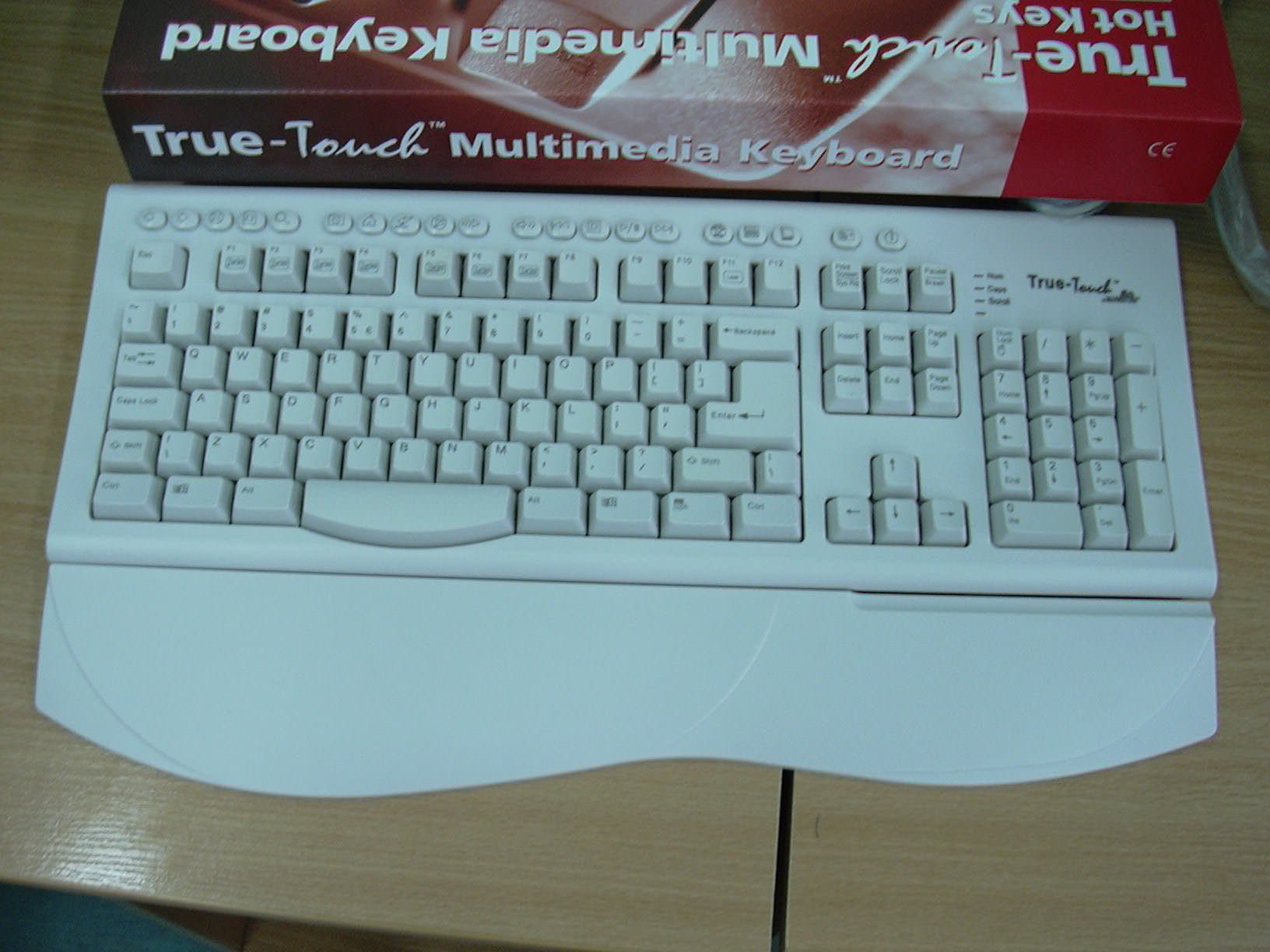 Klawiatura multimedialna ergonomiczna - III miejsce
